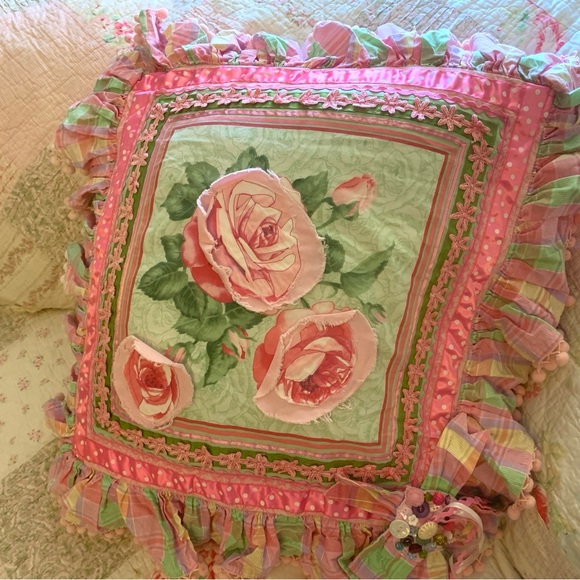 Vintage Handmade Patch Stitch Mixes
Pattern Accent Ruffled Pillow Pink
Multi 20" - Picture 13 of 13
